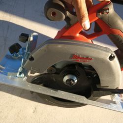 Milwaukee M18 6 1/2 Cordless Brushed Circular Saw Only
