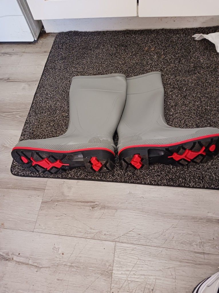 Serves Max PVC Chemical Resistant Work Boots Gray With Red Trim