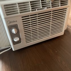 Midea 500 BTU air Conditioner