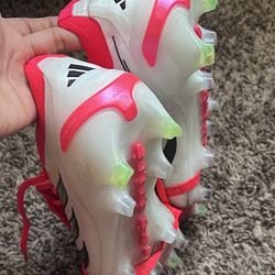 Adidas predator elite soccer  cleats. Size 9.5 Men
