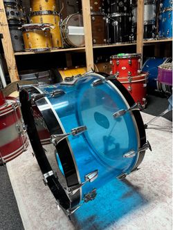 Ludwig vistalite bass drum 24” blue