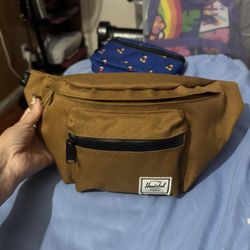 Herschel Supply, Men’s Brown Large, Double Pocket, Hip/Crossbody/Fanny Pack, Thick Belt, Used Once, Great Condition !