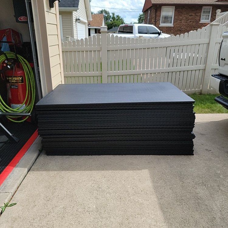 NEW FREE DELIVERY if 20  miles of 60154! Gym mats Workout 94lb 6x4ft Delivery included within 20 miles of 60154 Won't mold like Pebble Top. 75each