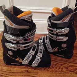 Women's Salomon Ski Boots 23.0