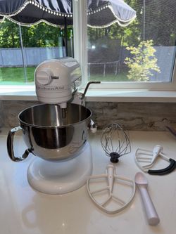 Kitchen Aid Mixer - Deluxe Edition