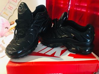 Air Max Plus “Triple Black” Sz Men 8/Women 9.5