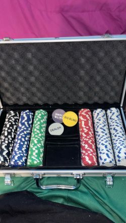 Poker set, cards included, everythings there