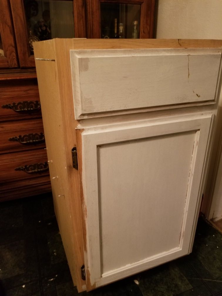 SINGLE KITCHEN CABINET 18"