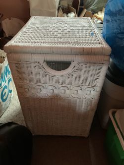 Wicker hamper