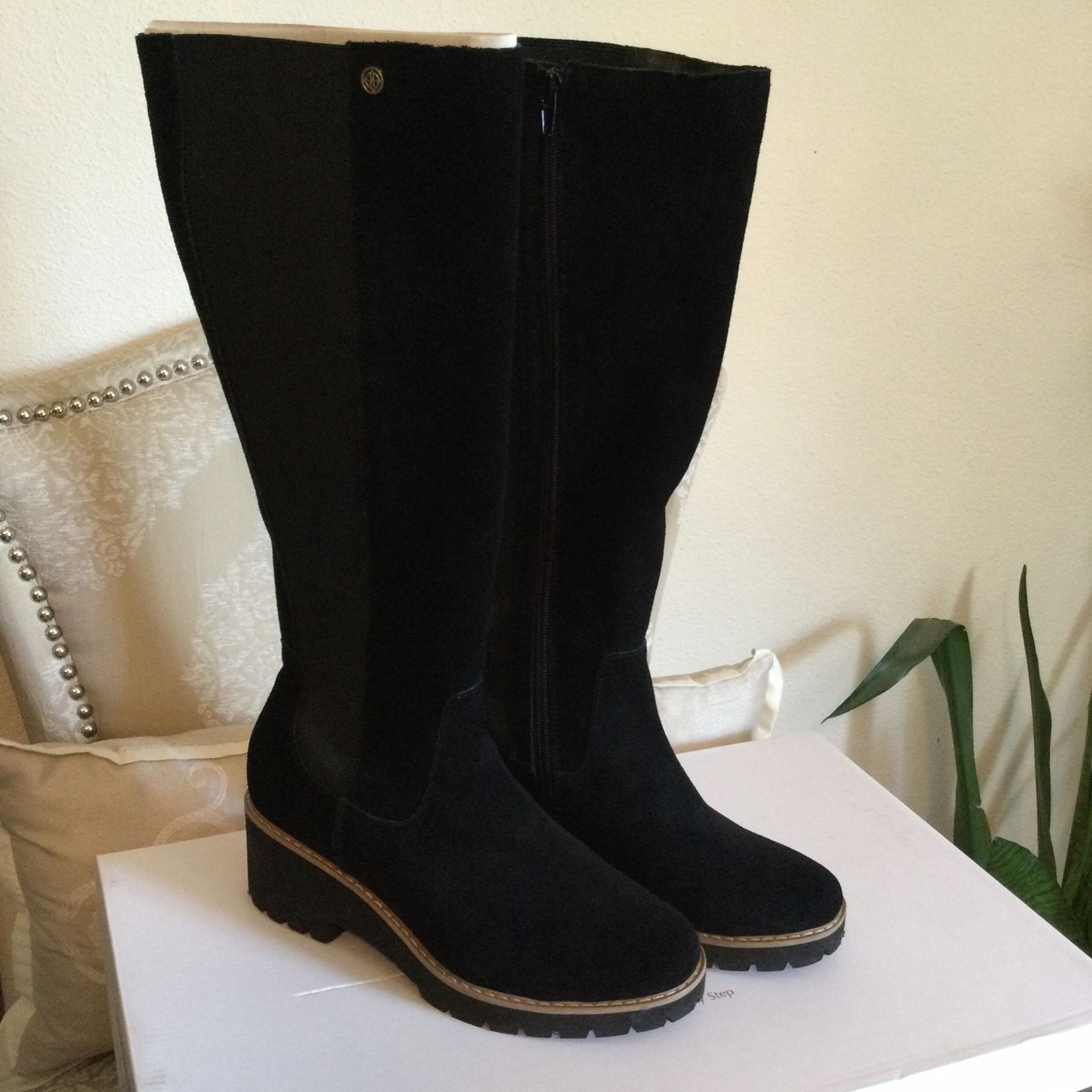  Gianni Bernini Black suede boots Size 8 $60