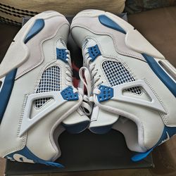 Jordan 4 military blue size 10 (NO TRADES PRICE IS FIRM)