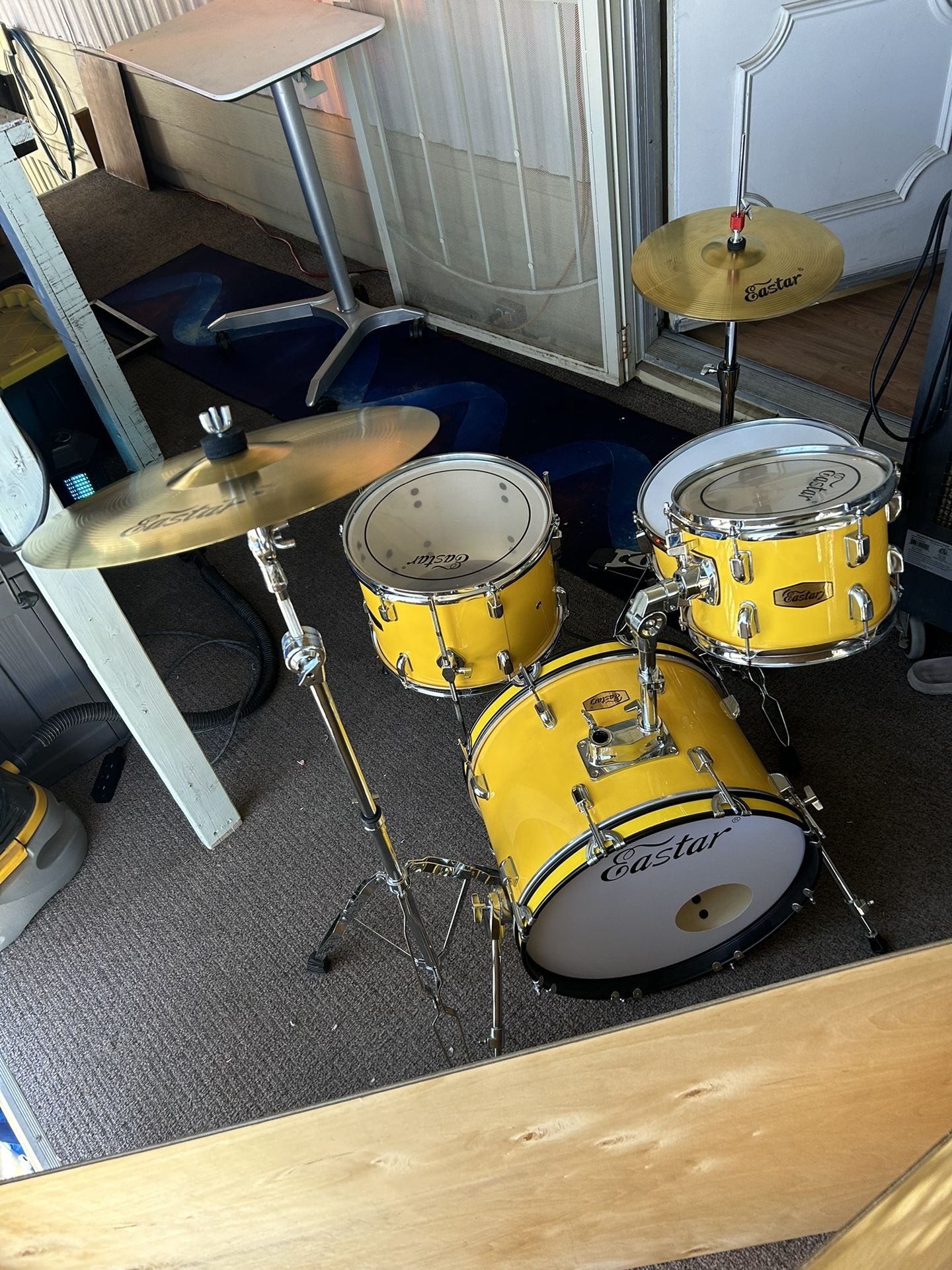 Eastar Drum Set. READ DESCRIPTION 