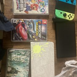 FOR SALE: Nintendo Switch Bundle – Like New!