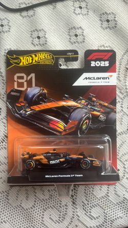 Hot Wheels Premium F1 2025 McLaren Formula 1 Team #81 Oscar Piastr! - New on Card