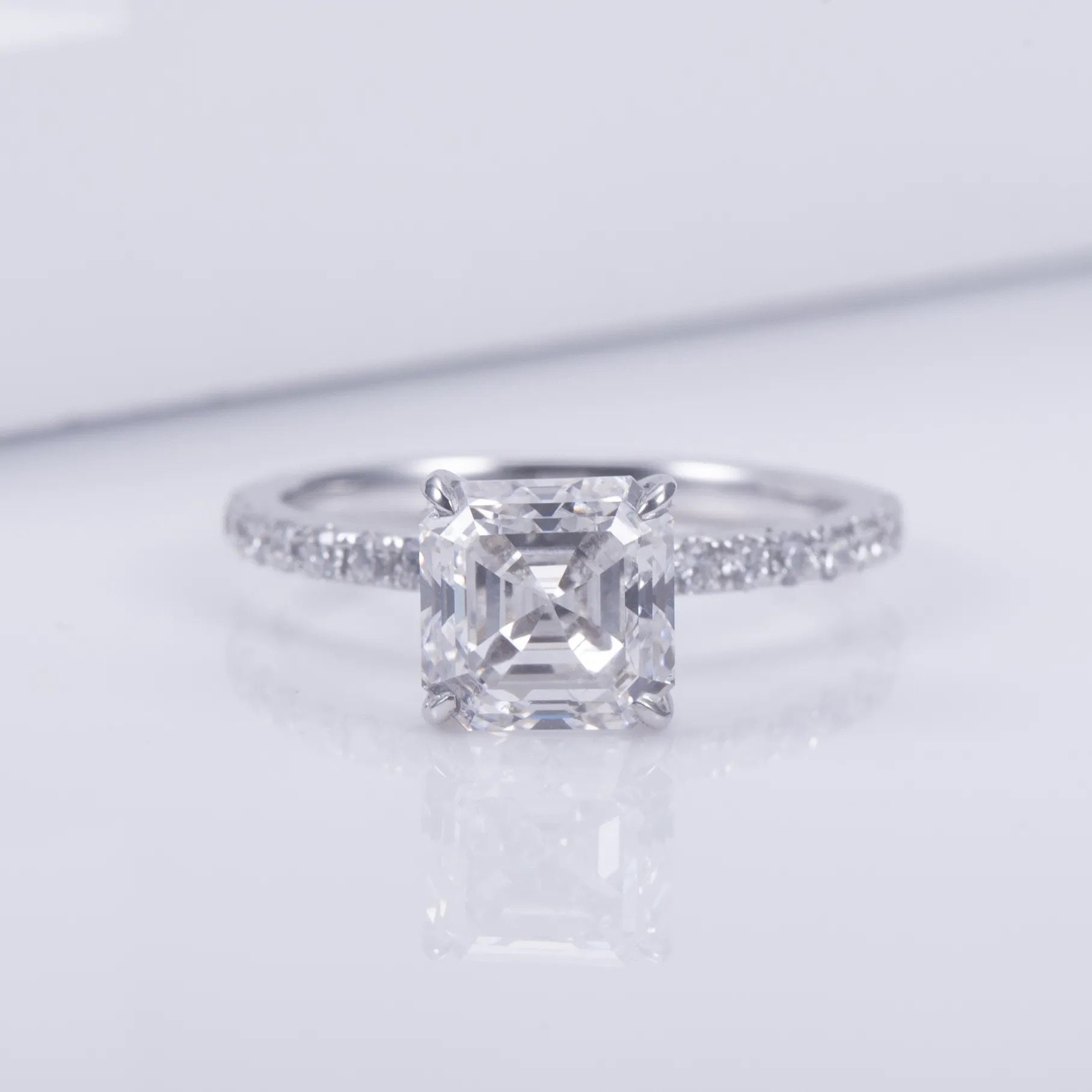 18k VVS2 Assher cut Engagement Ring 