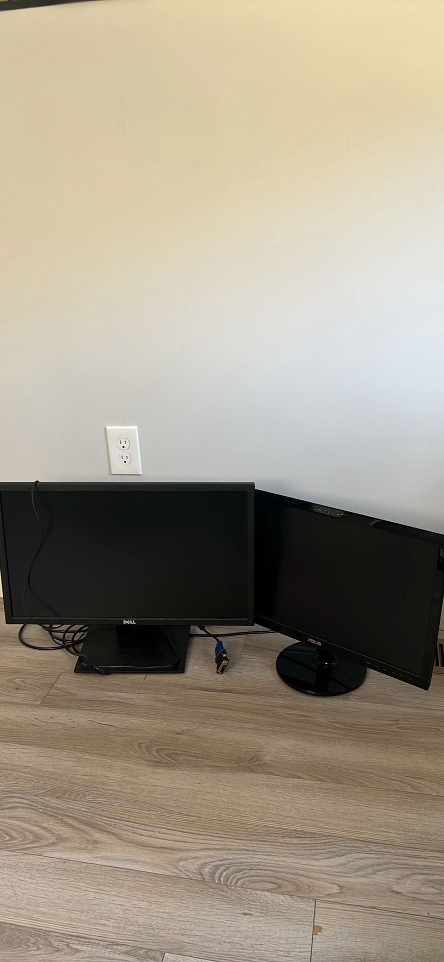2 Monitor Screens For sale - Asus And Dell