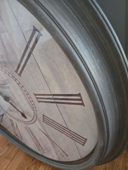 30" Glenmont Distressed Grey Framed Wall

Clock