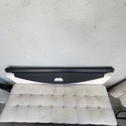 2025 Mercedes-Benz Retractable Cargo Cover
