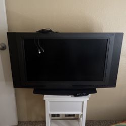 Olevia Gaming Tv- Size 32-34. Great Tv 