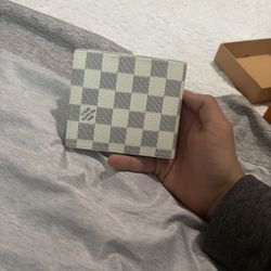 Lv Wallet White