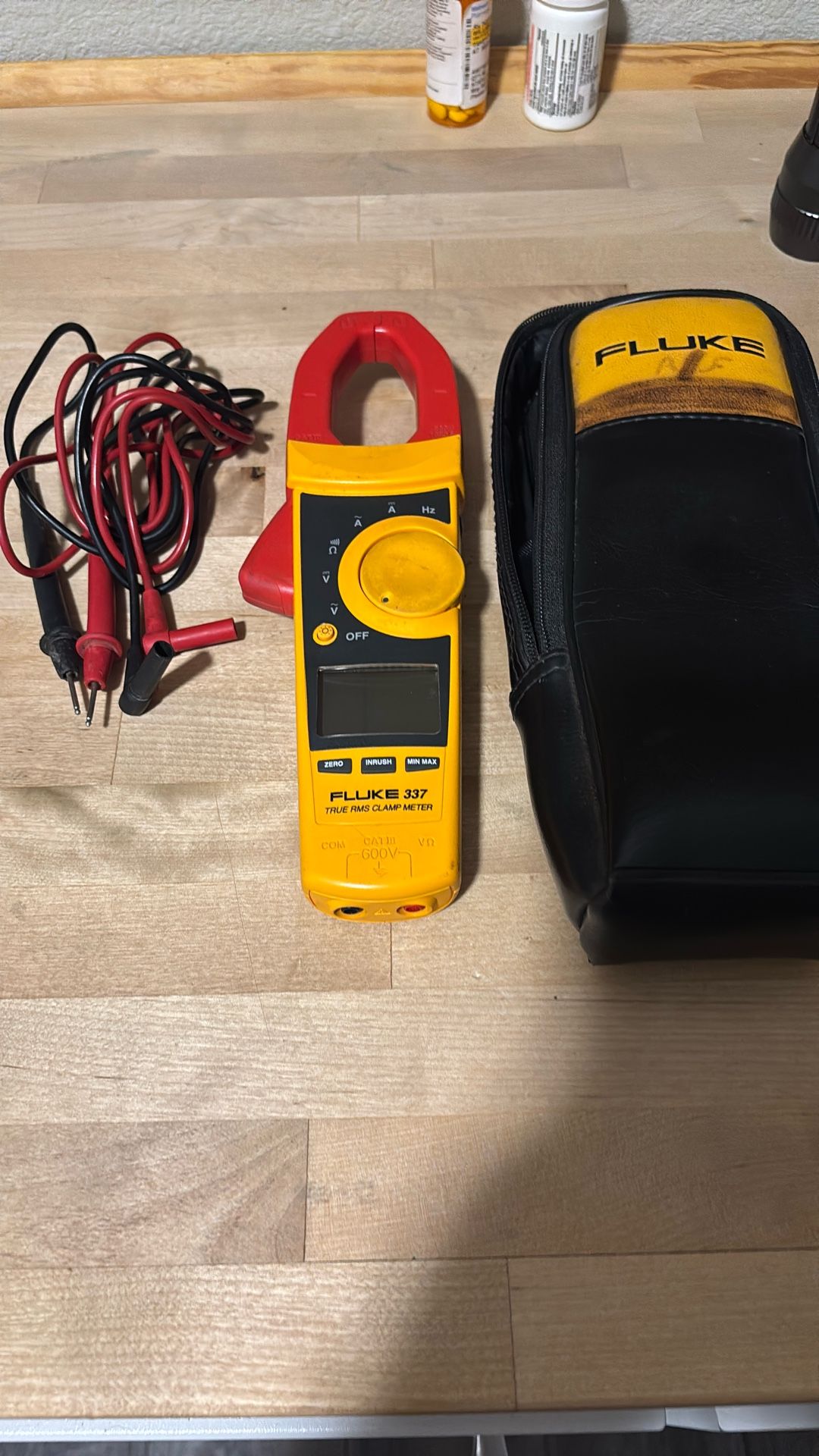 Fluke 337 true RMS clamp meter