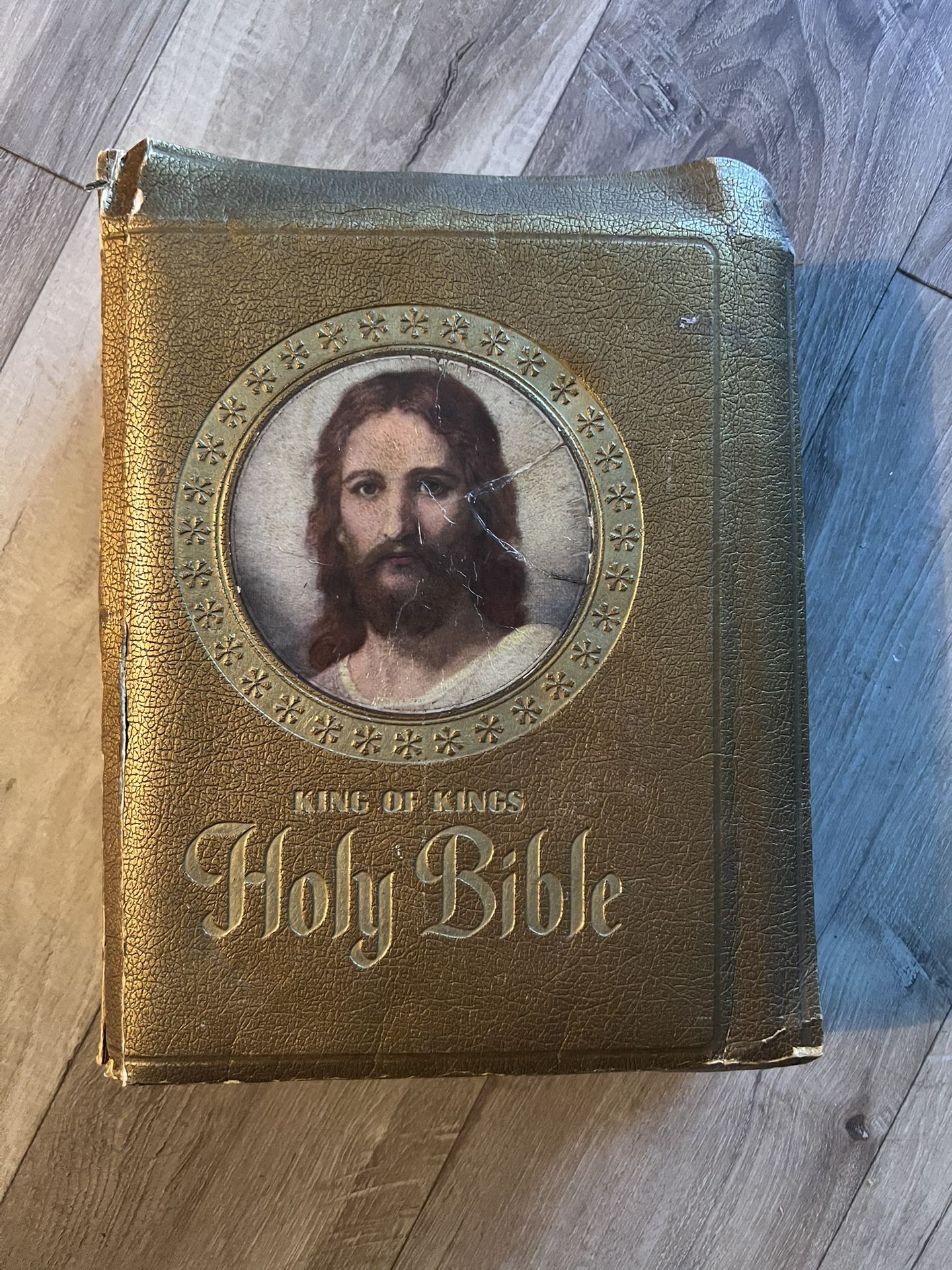 1971 King of Kings KJV Holy Bible – Clarified Edition (Vintage Collectible, Gold Cover)