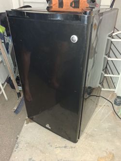 GE Black Mini fridge Works Great.