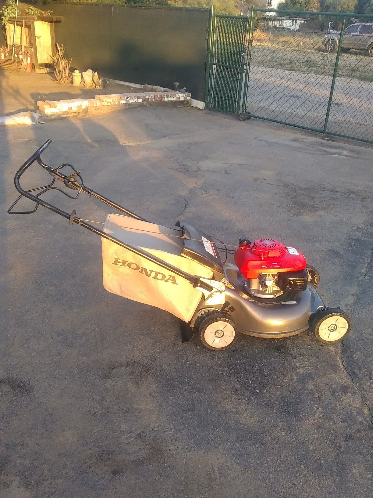 HONDA 22" SELFPROPELLED MOWER MODEL HRR2162SDA for Sale in Menifee