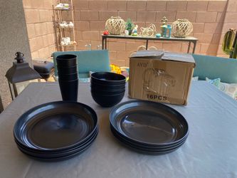 New 16pcs Black Dish Dinnerware Set Plastic Plates Bowls Cups Great for College Dorms