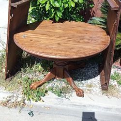 Solid  Qak. Table   No    Chairs   