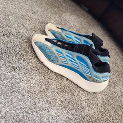 Adidas Runing Shoes 
