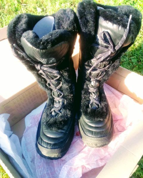 The North Face Black Weatherproof Faux Fur Boots Women's 9.5