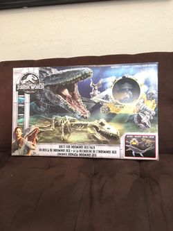 Jurassic world quest for indominus rex pack for Sale in Norwalk