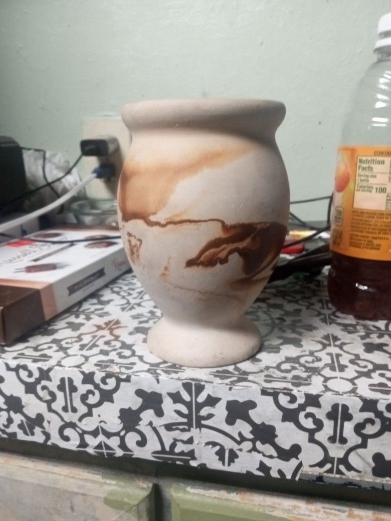 Small Vintage Nemadji Pottery
t