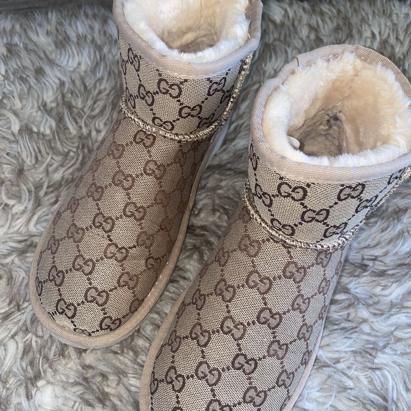 Woman Ugg Boots for Sale in Miami, FL - OfferUp