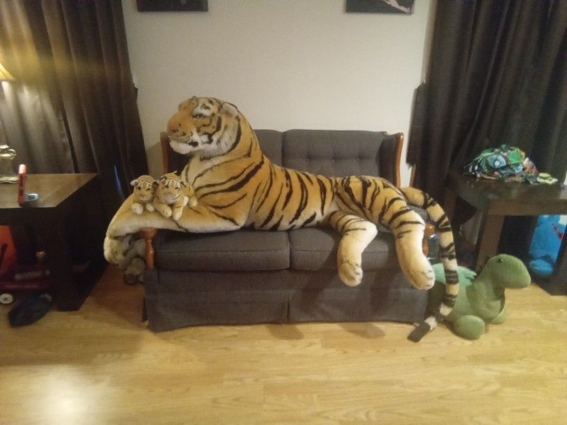 Stuffed Tiger With 2 Cubs