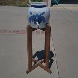 Ceramic water dispenser with a wooden stand