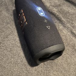 JBL Charge 5