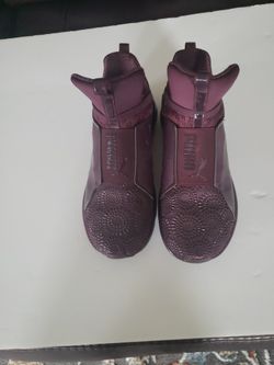 Puma.   Ladies Athletes Shoes.    PUMA Axelion Refresher Women's Sneaker


Train hard with a smooth look in the Axelion Refresher women's sneaker .