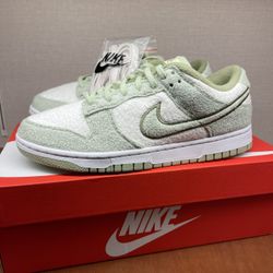 Nike Women's Dunk Low Fleece Green Honeydew Shoes Size 9W Sneakers (DQ7579-300)