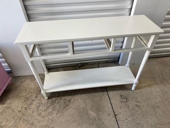 Entrance table