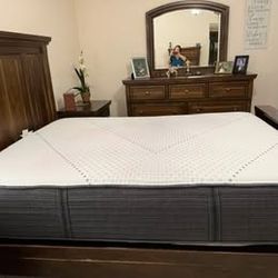✨ Beautyrest Hybrid Queen Mattress – Medium Firmness , Excellent  Condition & Super Comfortable! ✨