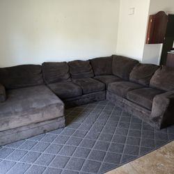 Plush Microfiber Sectional with Rug