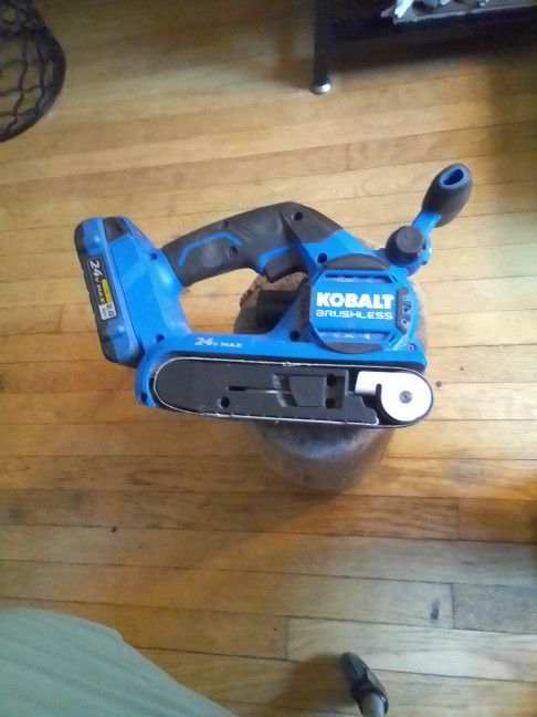 Kobalt 24V Max Brushless Belt Sander Dust Management + 24V MAX 2.OAh Battery KBS 124B-03 EXCELLENT RUNNING CONDITION