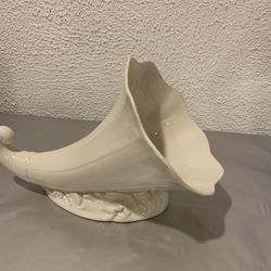  Lenox cornocupia special vase home decor harvest ivory 8”h and 11.5” across made in USA If you see it here.   It is available, local pick up or shipp