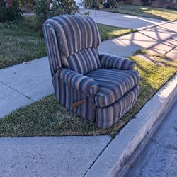Free Recliner - Cypress