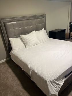 Ethan Allen bed frame (king)