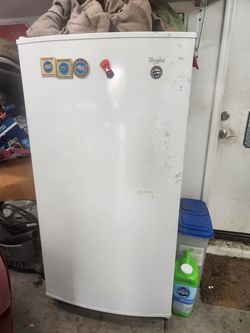 Free Whirlpool Ugright freezer. Cotton and Olive in Waddell