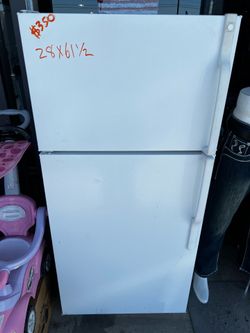 White fridge. Free Modesto delivery 🚚. $$350. Se habla espanol