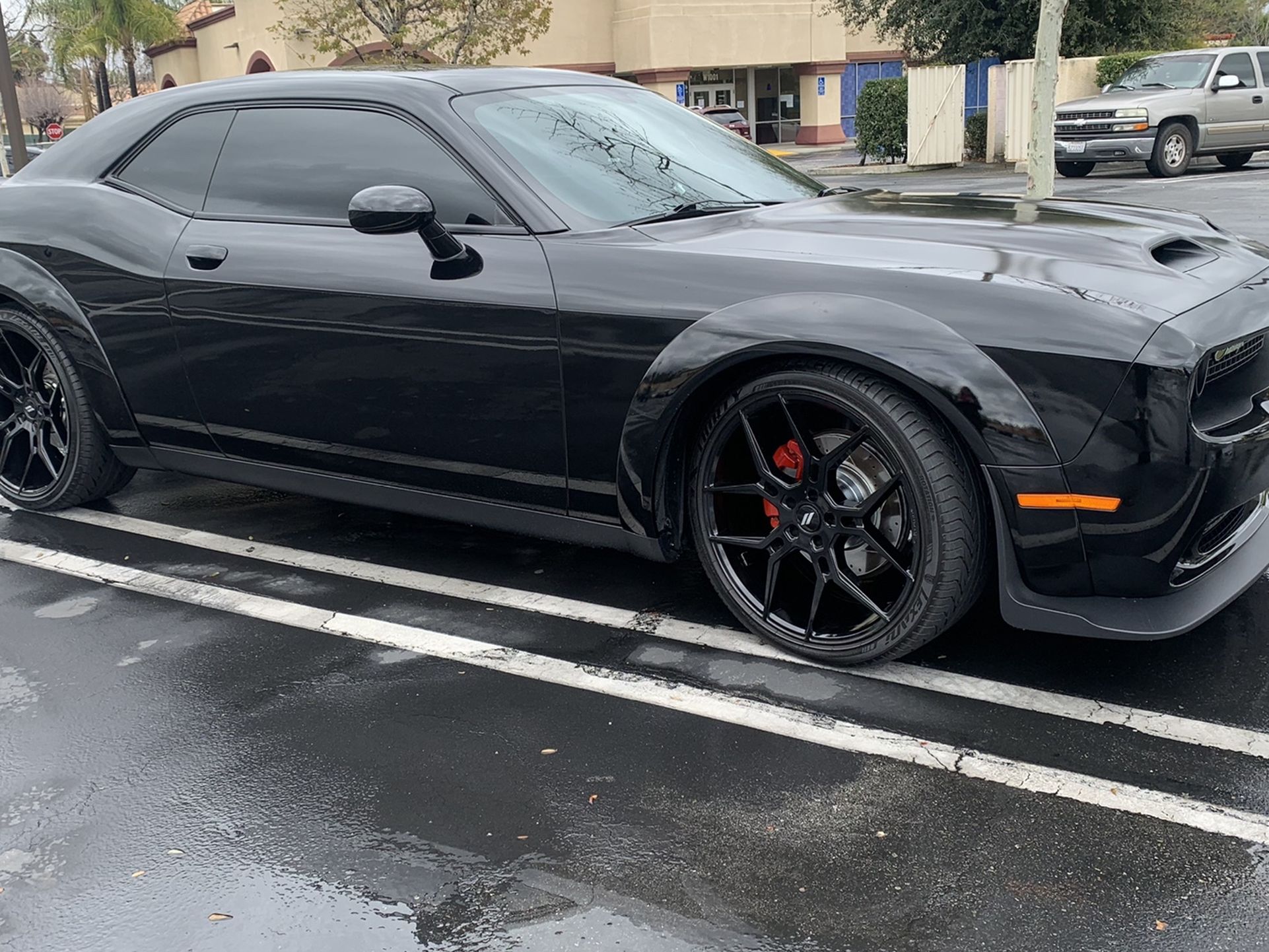 22” Giovanna Haleb Wheels W/ Lexani LX-Thirty Tires.